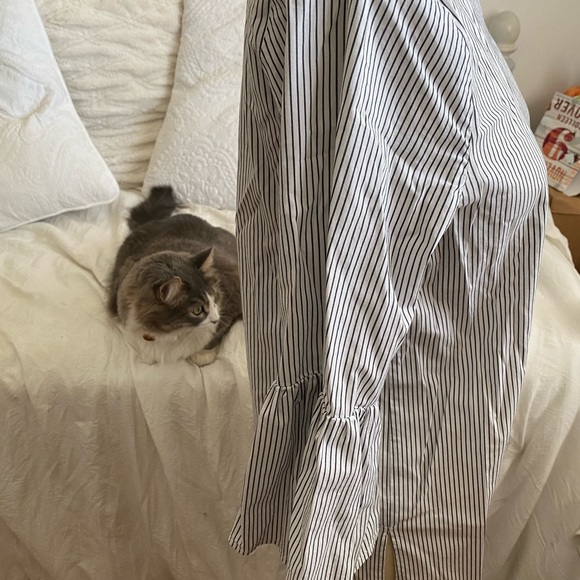 Work wear blouse with ruffle quarter sleeves - Picture 2 of 3